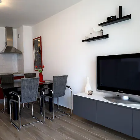 Daire Charmantes Nur 300 Meter Zum Mit Wifi, Klima, Privatparkplatz