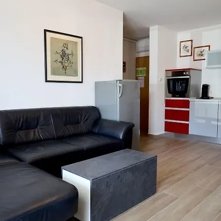 Charmantes Nur 300 Meter Zum Mit Wifi, Klima, Privatparkplatz Daire